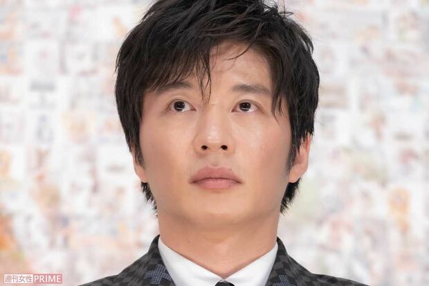 笑顔で“Wピース”、田中圭が主演舞台の裏側で見せた「鋼のメンタル」衝撃の姿に唖然