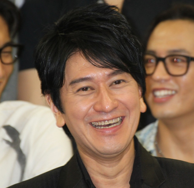 川崎麻世　超レア等身大ポスター 川崎麻世、愛車にSNS衝撃「カッコよすぎ」 車体、内装の色の