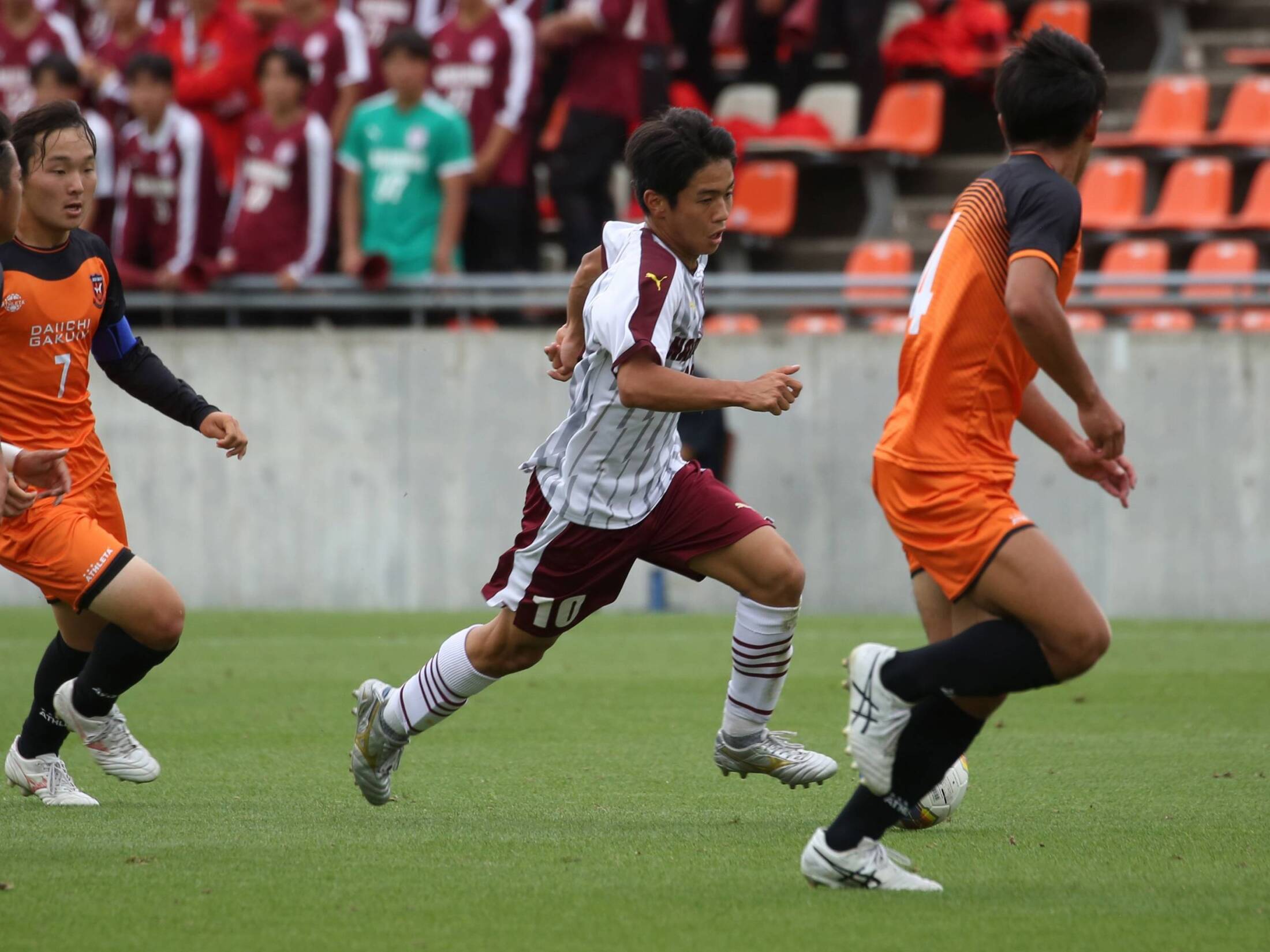 習志野高校　サッカーピステ GV301gHacAE7lcc.jpg