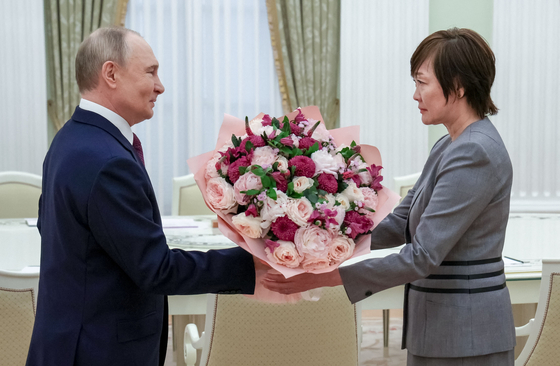 トランプ大統領に続いてプーチン大統領にも日本首相より先に会った…安倍元首相の妻がロシア訪問