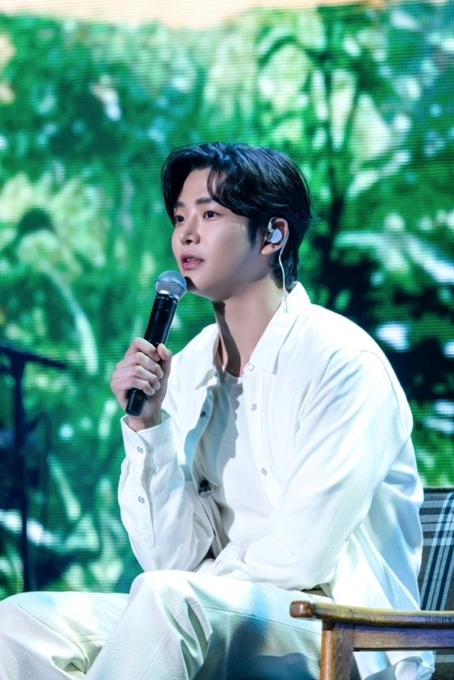 ROWOON ロウン 韓国 ソウル ペンミ ファンミ 指輪 フォトカード