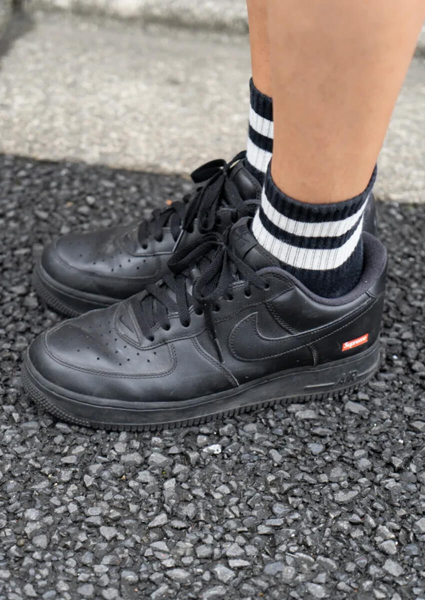 NIKE AIR FORCE1 黒スニーカー 24cm NIKE AIR FORCE 1 MID '07 BLACK/BLACK 23FA-I（ナイキ エア