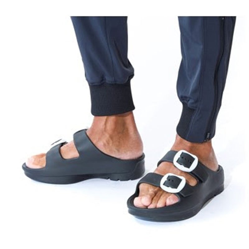 【本日限定】MMW × TELIC 別注 リカバリーサンダル 干場義雅 履けば決まる！】干場編集長が監修したリカバリーフットウェアの