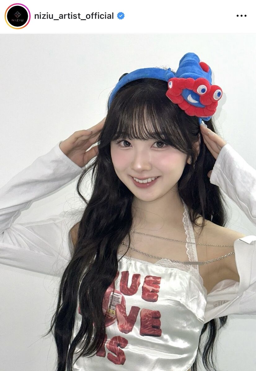 通販 クリスマスセール2025: 特集 ミャクミャクからひょっこり！NiziU・ミイヒ（スポーツ報知 アイドル