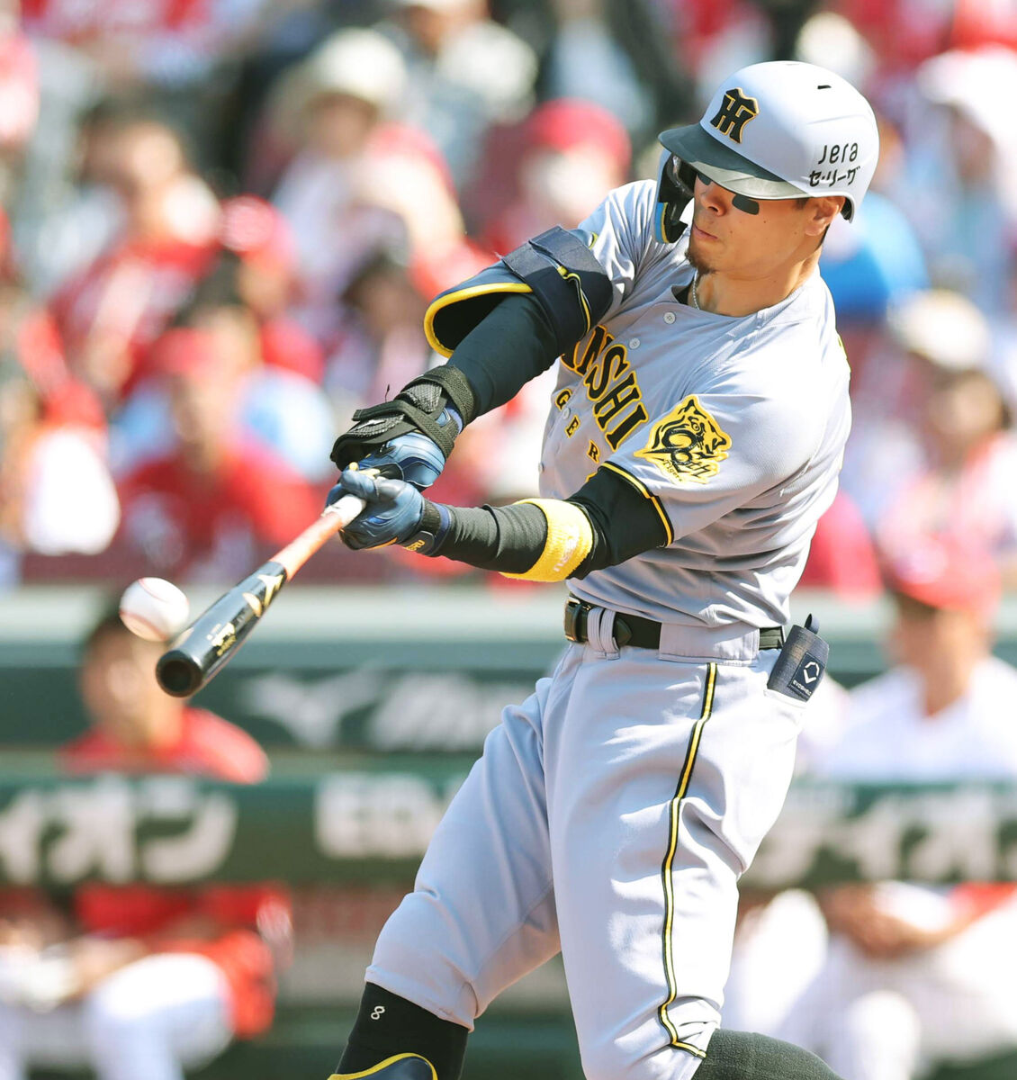阪神】佐藤輝明が右手1本＆確信歩きの13号3ラン「うまいこと