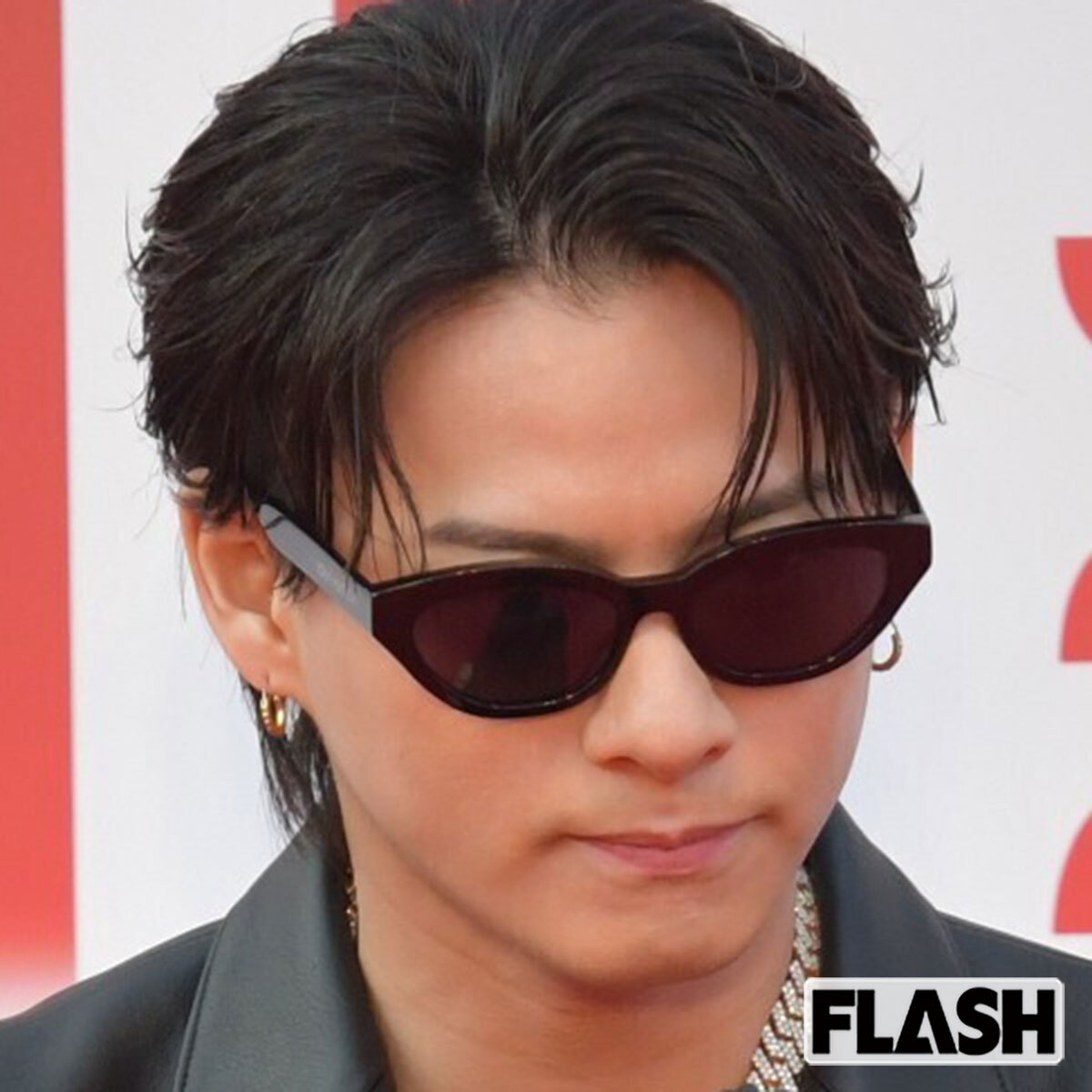 米フェス「ヘッドインザクラウズ」出演時のNumber_i平野紫耀。ファンが注目する筋肉隆々の腕と肩。