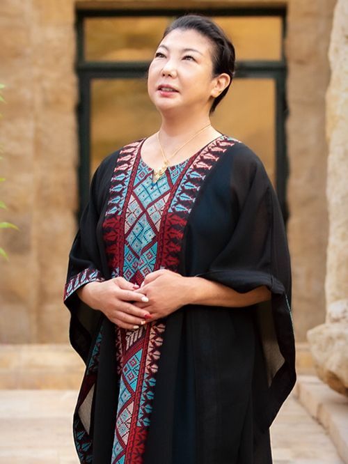 二谷友里恵夫妻も2000万円を…有名女占い師ステラ薫子3億円未払い事件《嵐ドラマを監修、被害者が連続証言、上場企業と裁判沙汰》【先出し全文】