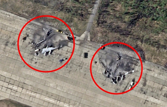 ゼレンスキー大統領の「クモの巣」作戦で打撃を受けたロシア空軍基地…爆撃機「粉砕」