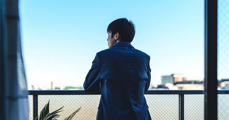 観察力を磨くことで、世界の見え方が変わるイメージ