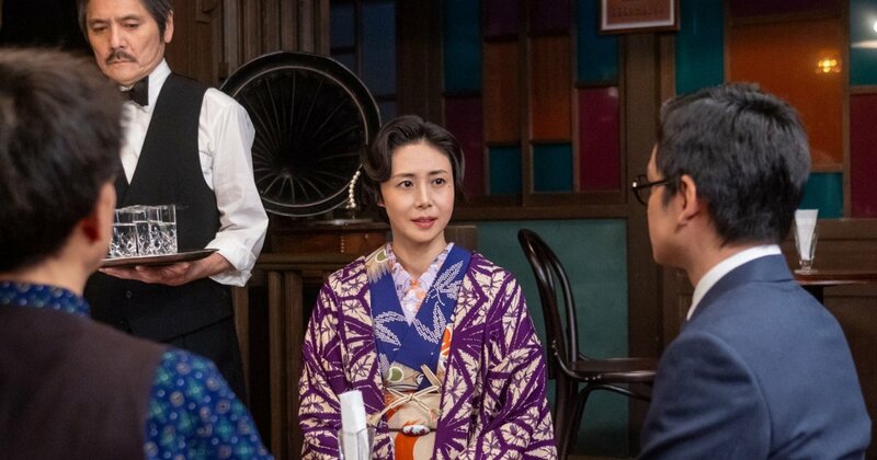 朝ドラ「あんぱん」第49話より、戦時下の感情の葛藤を語り合うのぶ（今田美桜）と蘭子（河合優実）。