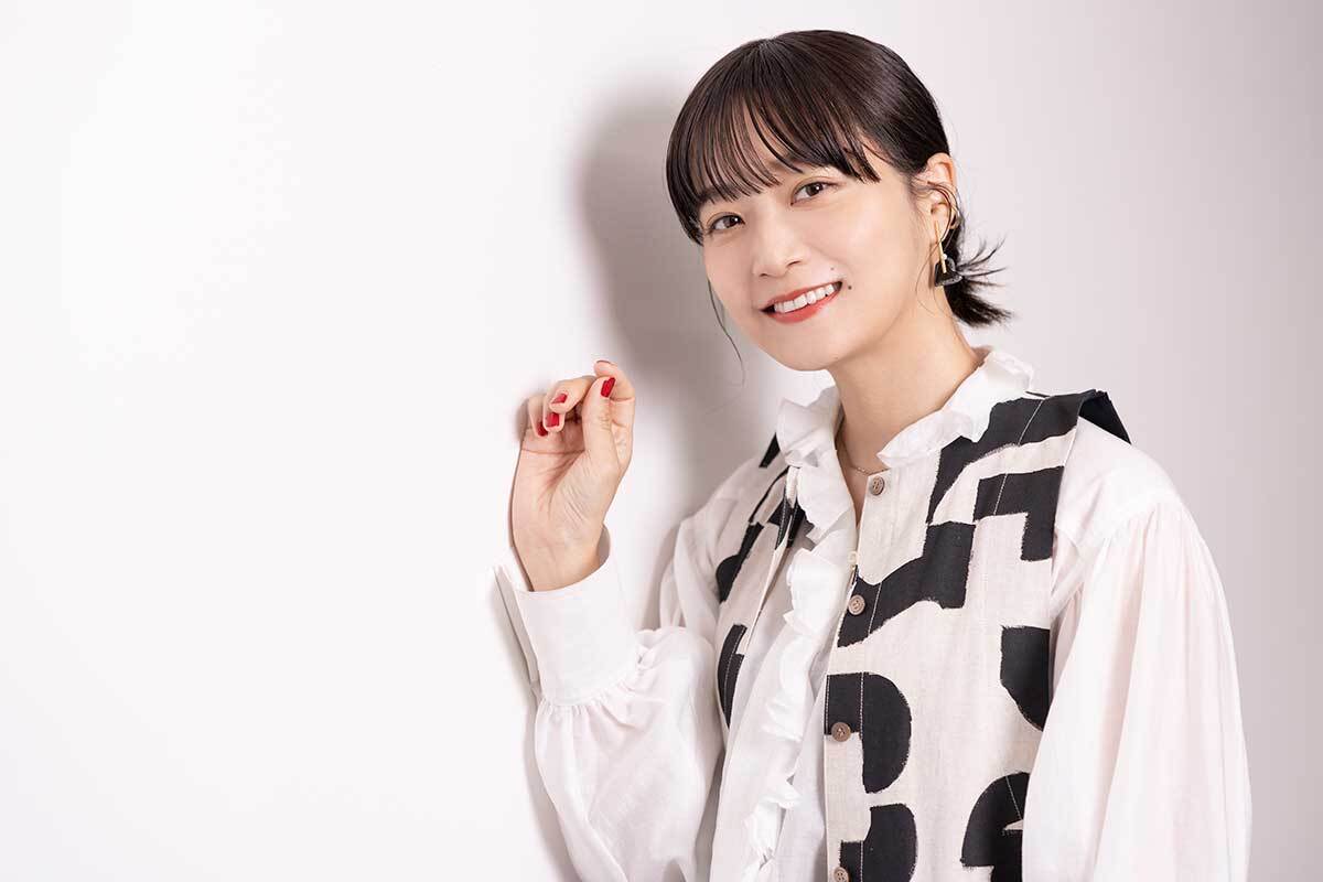 映画『ぶぶ漬けどうどす』で主演を務める女優・深川麻衣。ユーモアあふれる役柄への期待が高まる姿。
