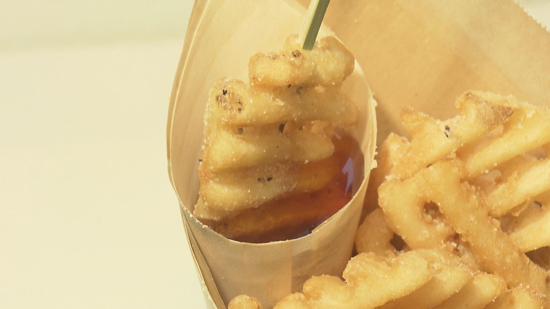 ポテトの形6種類×スパイス4種類×ソースも8種類…“カスタマイズ”で