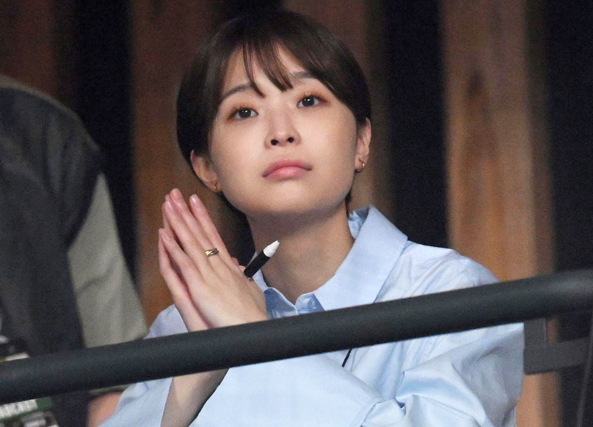 フジ退社の渡邊渚アナ 初写真集お渡し会 3冊券9900円で2