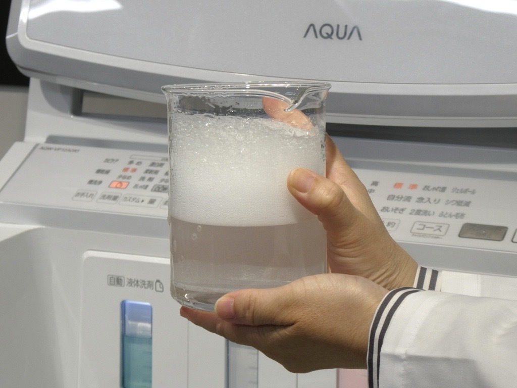多彩な液剤で衣類をきれいに」 アクアが新型の全自動洗濯機投入