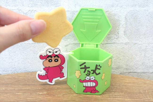 マクドナルド、ハッピーセットに「クレヨンしんちゃん」登場