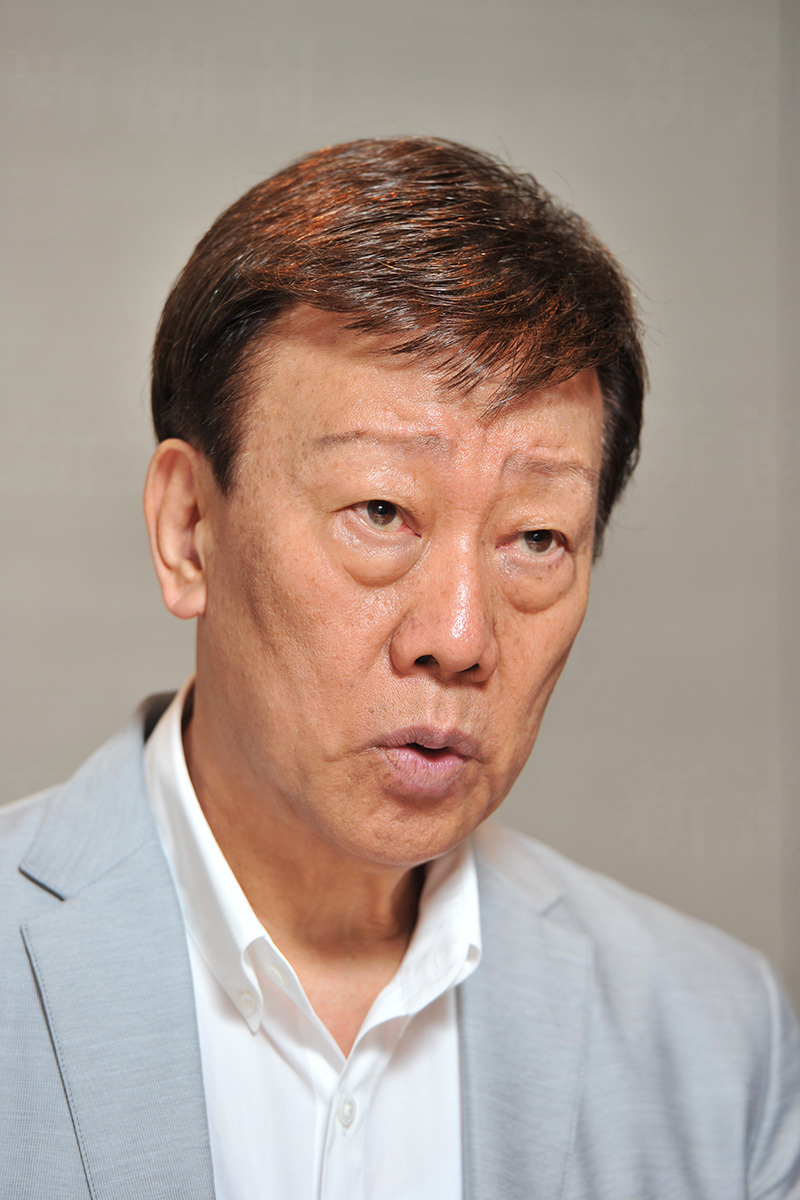 アルツハイマーを公表した歌手・橋幸夫氏