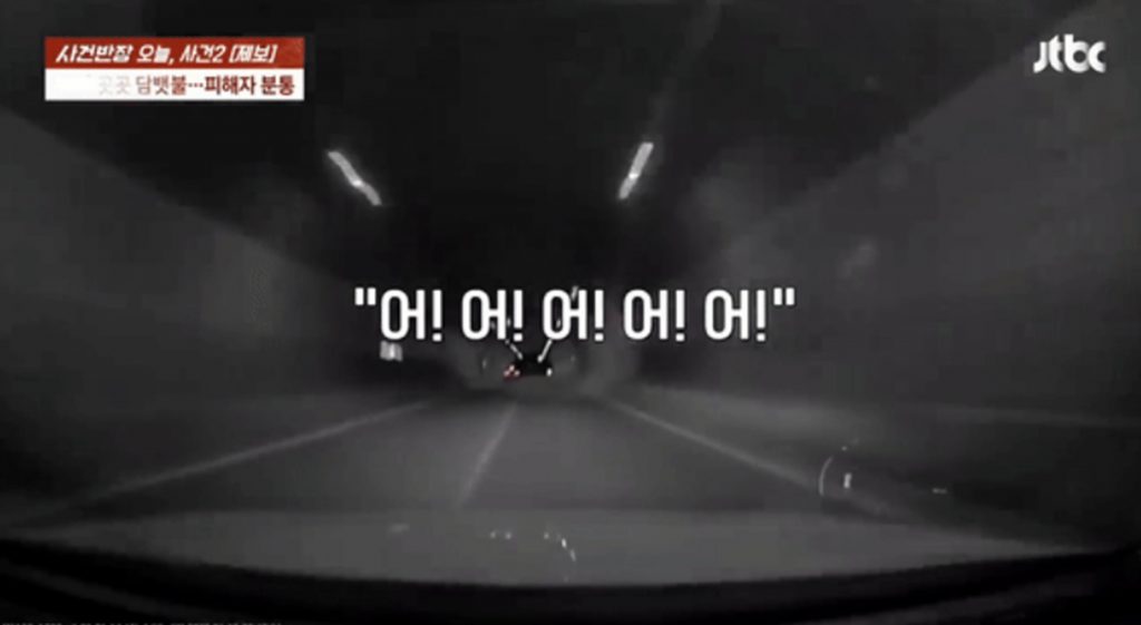 韓国のテレビ番組「事件班長」で報じられた、盗難車での暴走を示すドライブレコーダー映像の様子