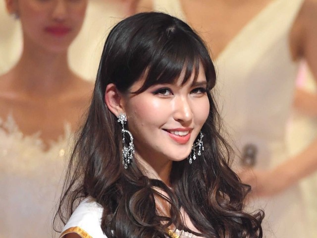 7歳で亡くなった父は有名俳優！26歳元ミス・インターナショナル日本の高学歴タレント　母校で講義