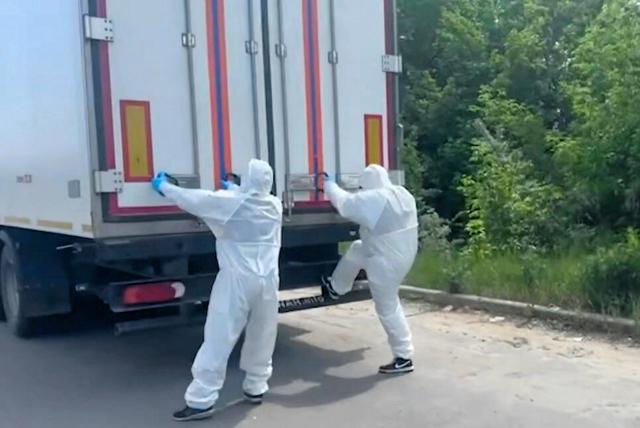 ロシア国防省が公開したウクライナ兵の遺体が積載された冷凍車の映像
