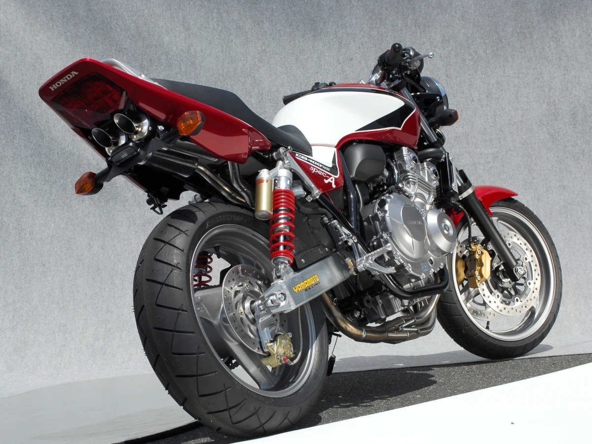 スクープ？】ヤマモトレーシングはCB400SF/SB用センターアップ