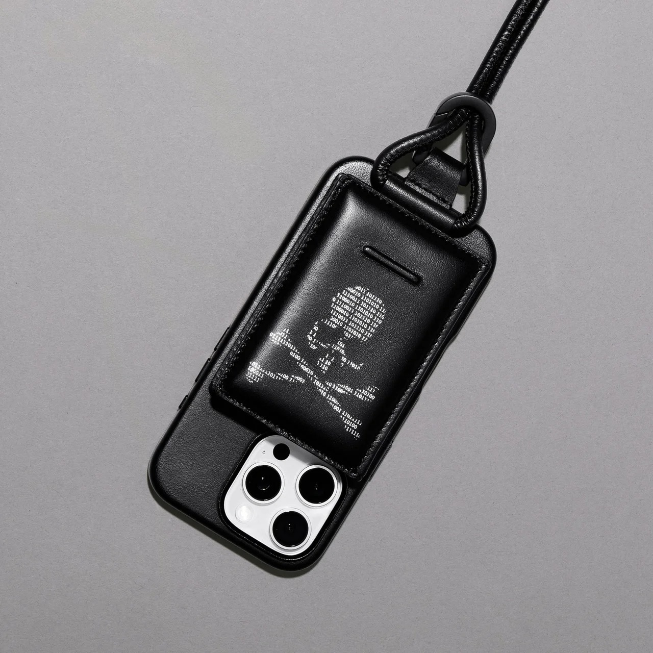 おしゃれな大人のiPhoneケース】完売必至。ブラックレザーに