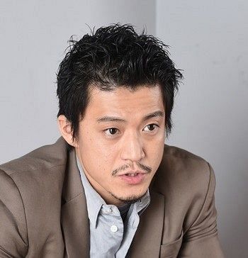 弟は42歳人気俳優...父と同じ道を進んだ元俳優が「最高の夜！」と語ったショットが話題に！阪神ドラ1ら異業種集合に「お知り合いなの」驚きの声！