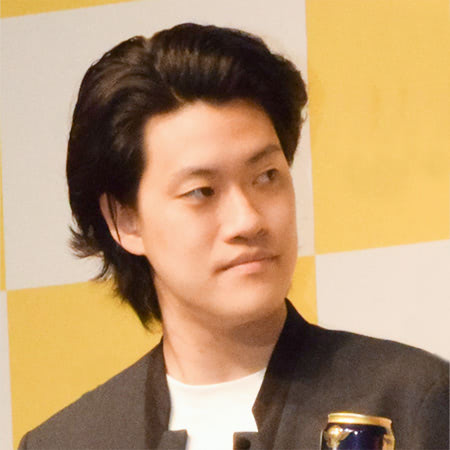 霜降り明星・粗品 深刻な表情