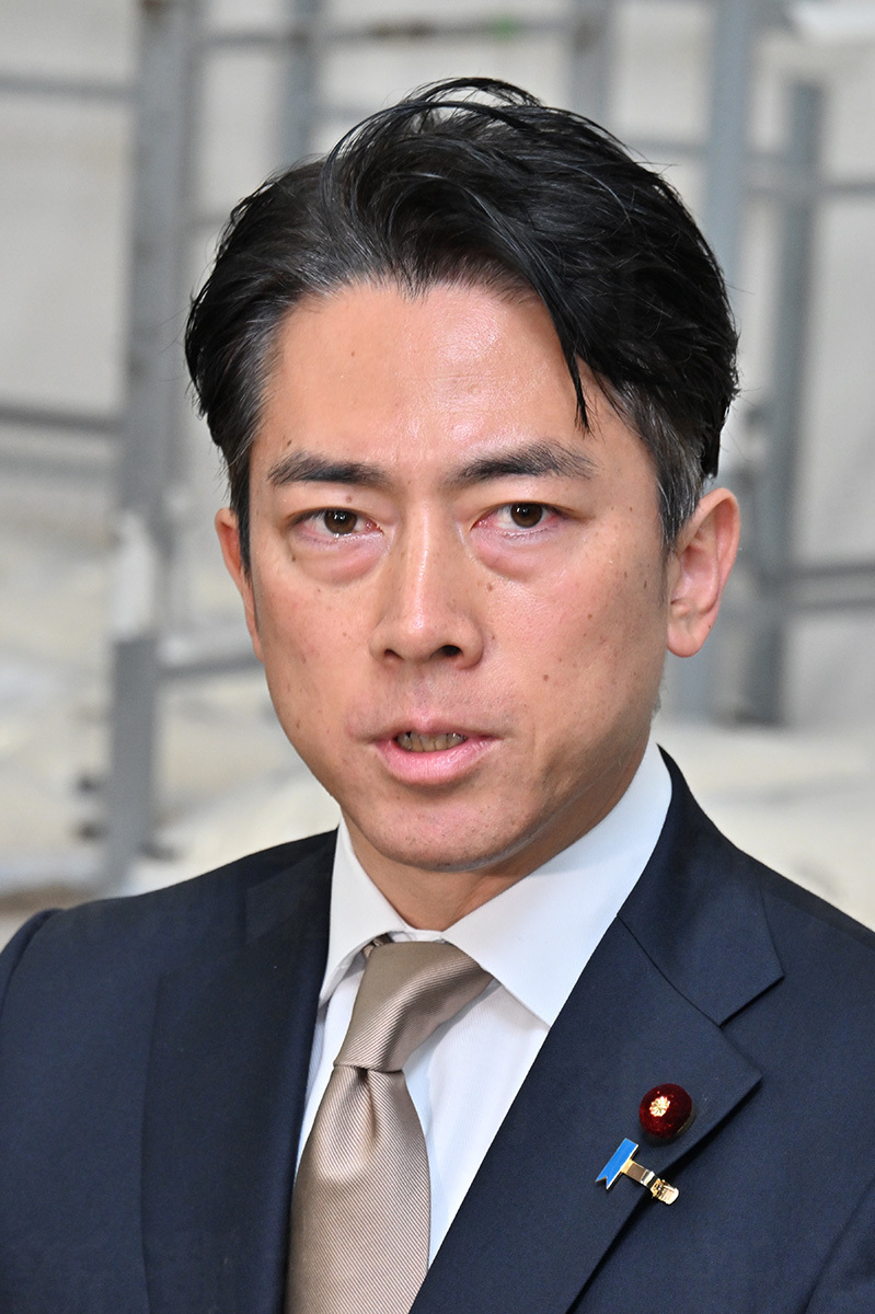 随意契約による備蓄米を扱う店舗を視察する小泉進次郎農水相