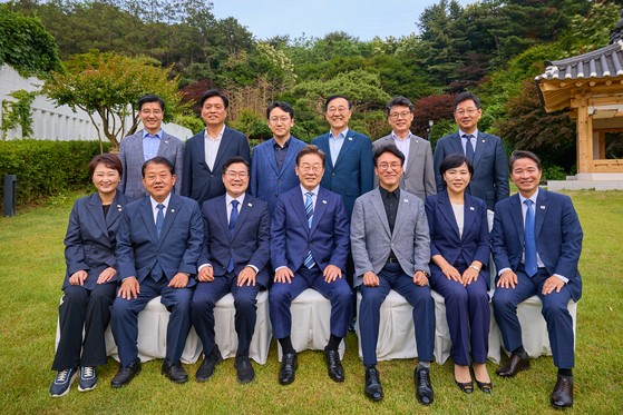 李大統領と与党指導部が初めての夕食会…乾杯の音頭は「国民主権のために！」