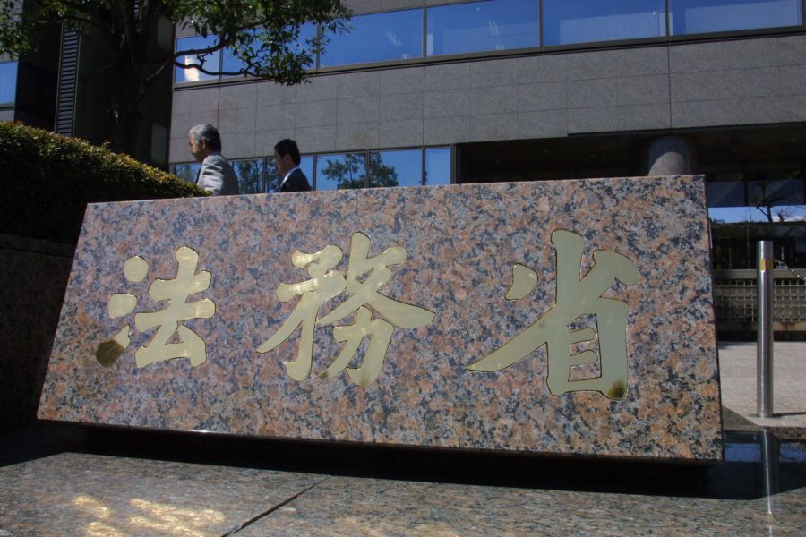 行政システム総研顧問の榎並利博氏。「法務省は制度を変えたがらない」と指摘