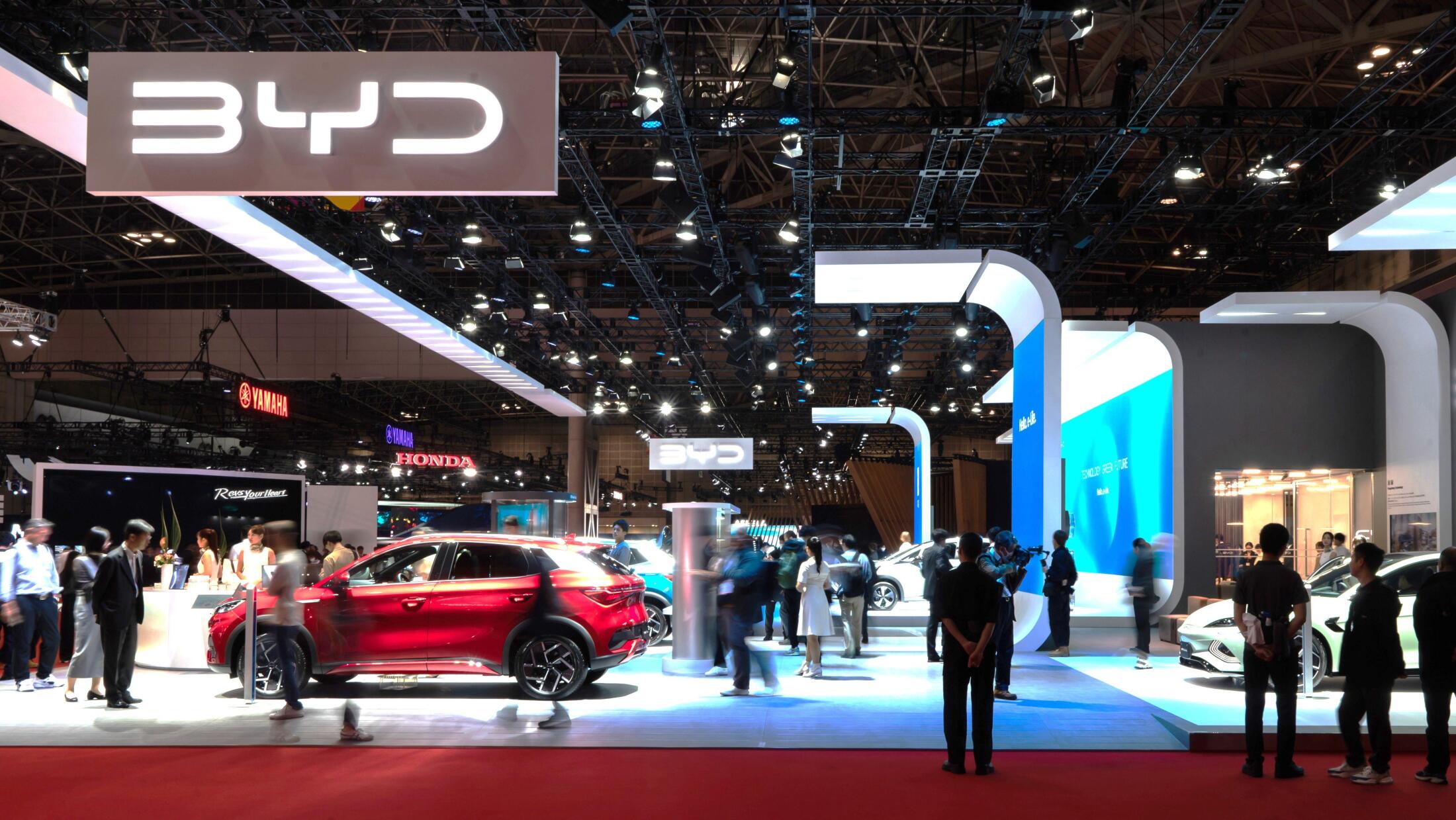 BYDの電気自動車（EV）。日本の軽自動車市場への参入を目指すBYDの戦略的動向を示す一枚。
