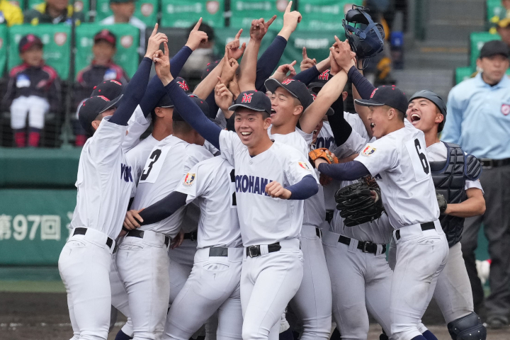 横浜高校センバツ優勝記念セット（3月31日付神奈川新聞本紙＋3月
