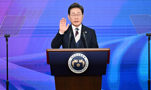 李在明大統領が国会で就任宣誓を行う様子。激動の韓国政治を経て新政権が始動。