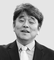 韓国の李在明大統領就任式典の様子。未曽有の政治的混乱の後の新たな船出を示す。