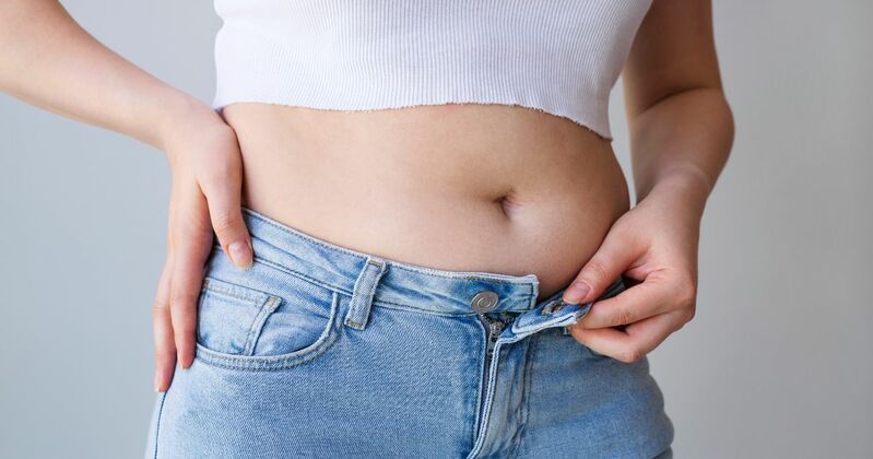 食後の軽い運動をする人々（ウォーキングまたは階段利用）