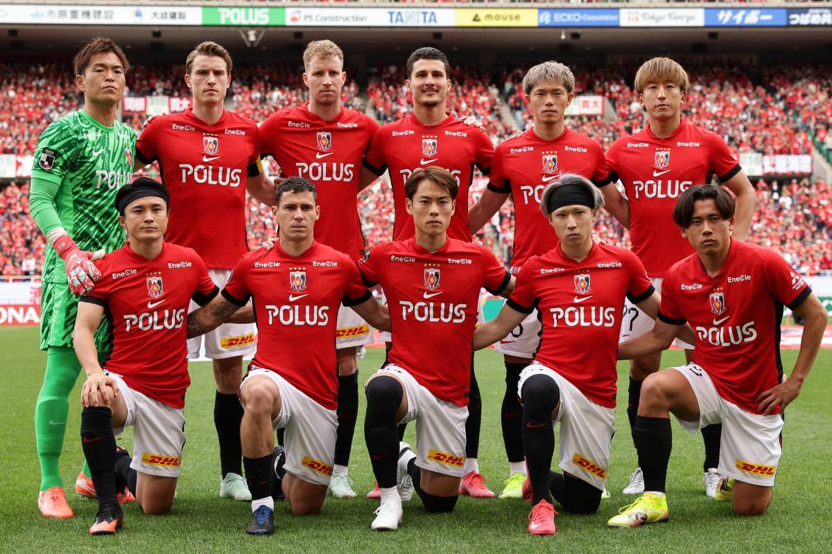 激レア 浦和レッズ トレーニングパンツ 支給品