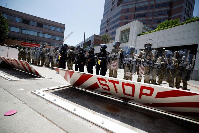 LAでの移民抗議活動に州兵派遣 米政権、参加者と衝突で封鎖 LAでの移民抗議活動に州兵派遣 米政権、参加者と衝突で封鎖