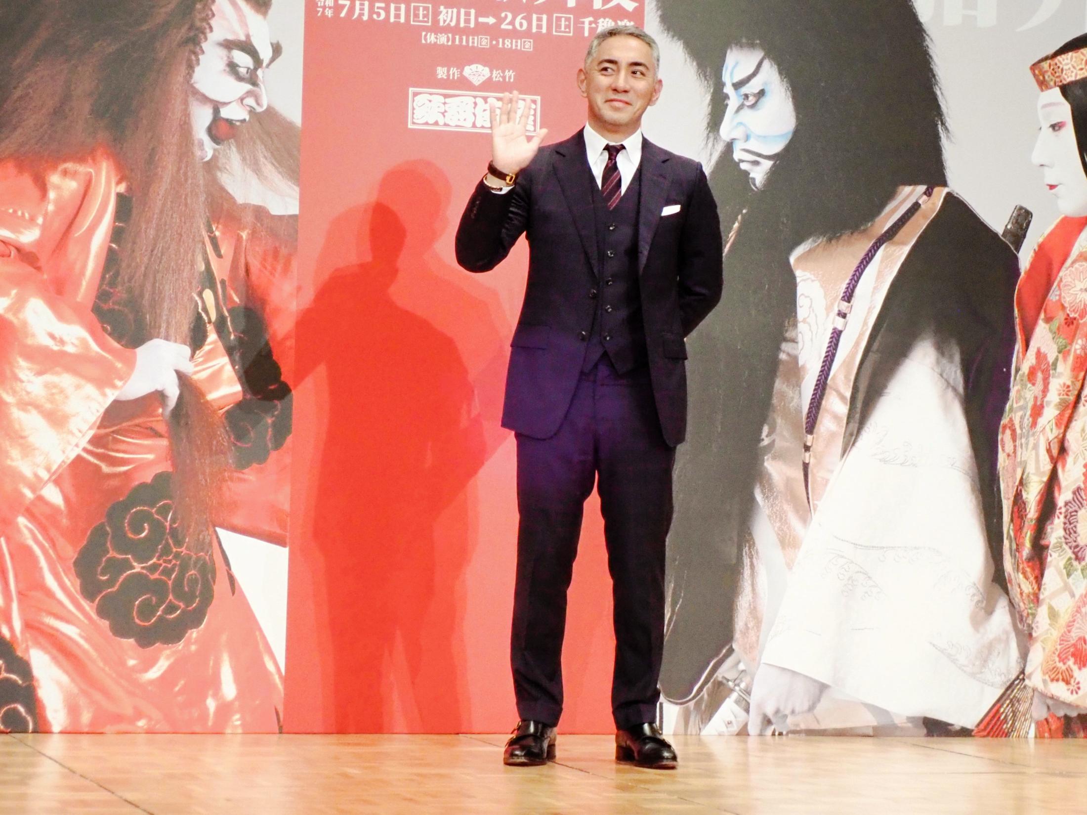 團十郎様 セイコー プレザージュ＞より、十三代目市川團十郎襲名を記念