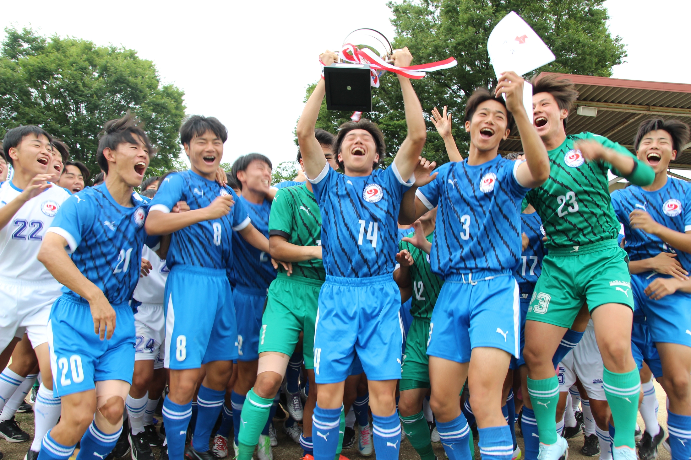 奈良育英高校サッカー部移動着