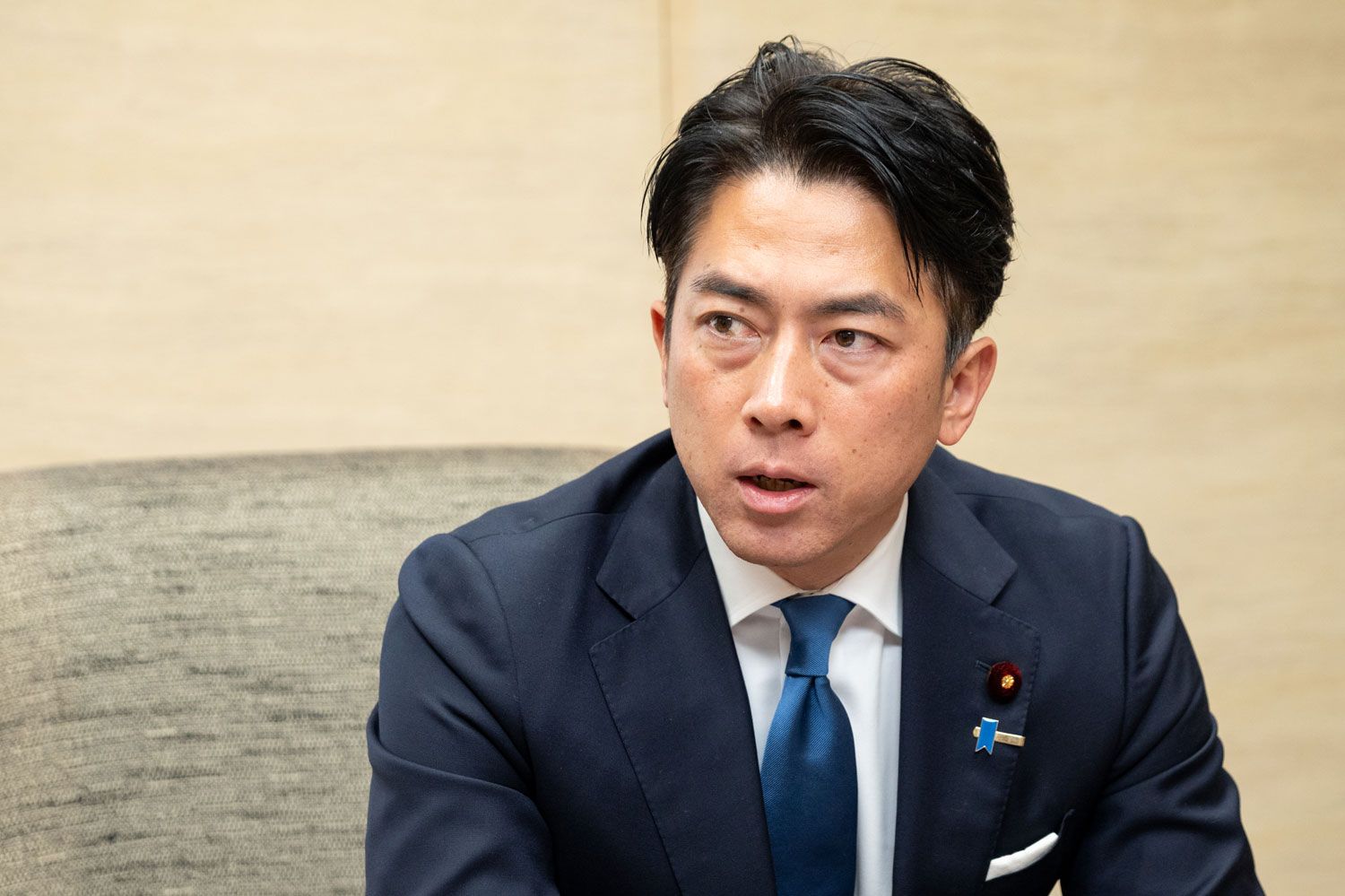 コメ価格高騰について「文藝春秋」のインタビューに応じる小泉進次郎農水大臣