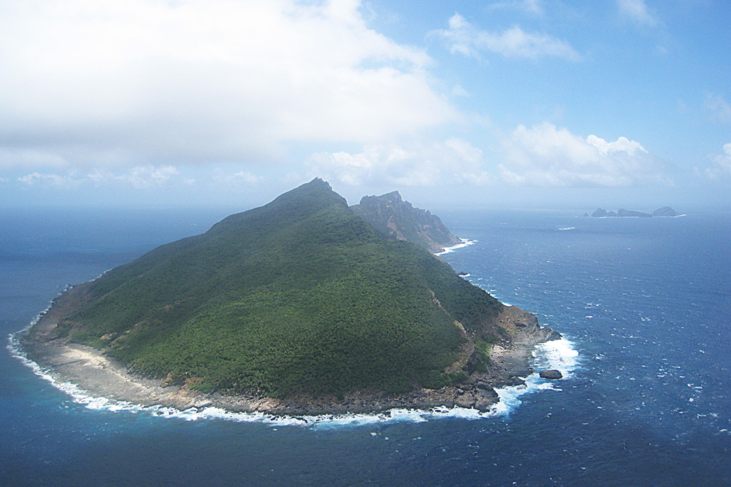 尖閣諸島最大の島、魚釣島を捉えた写真