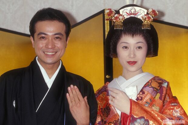カンヌ映画祭に関連した写真に写る中山秀征氏と妻の白城あやか氏。白城氏の着物姿が後日話題に。