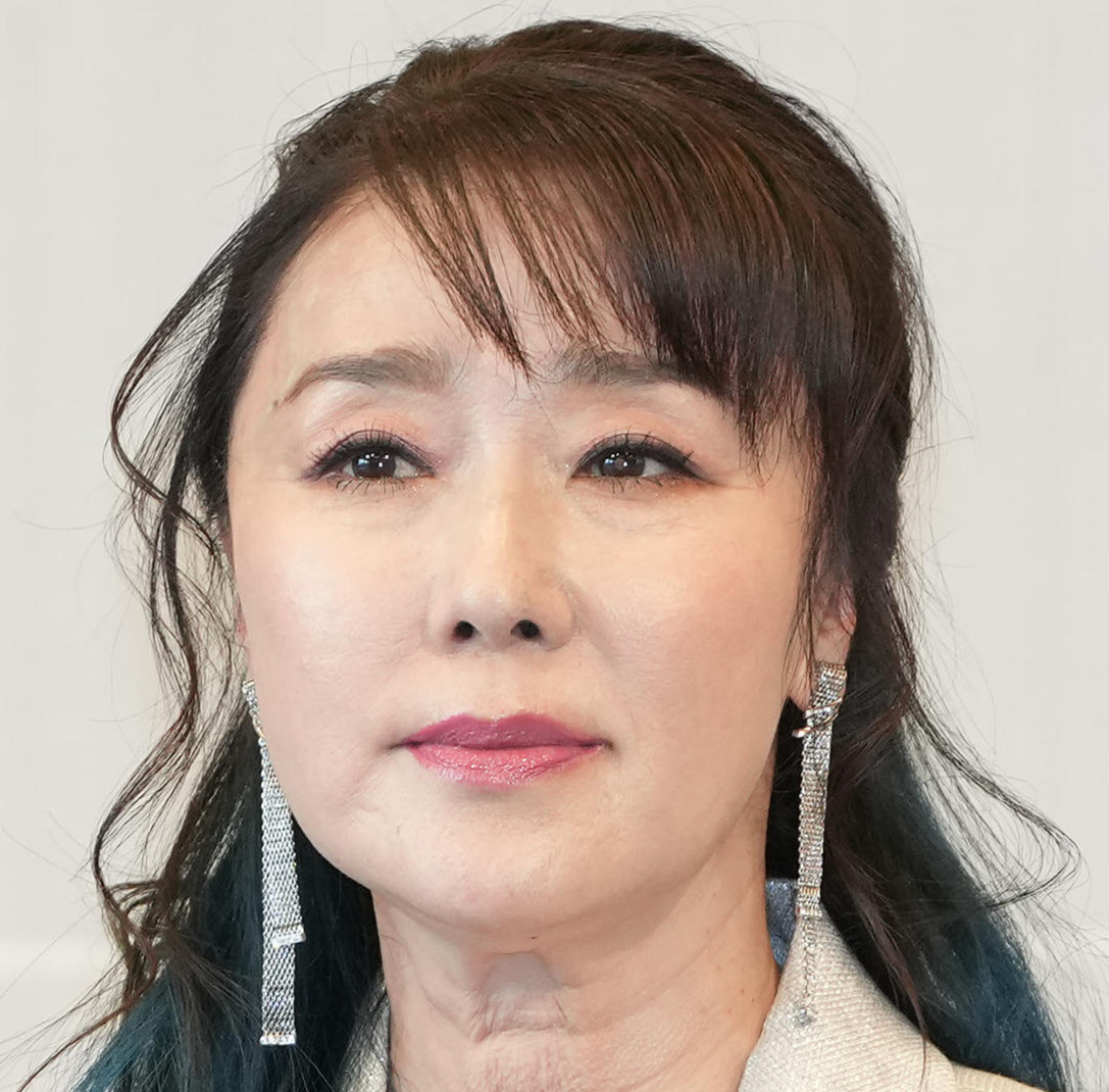 浅野ゆう子さん（2022年撮影）ハワイの友人死去をインスタで報告