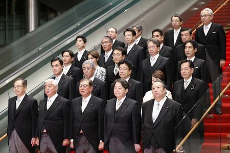 石破茂総理と新内閣のメンバー。成立当初から「ポンコツ内閣」との声も上がった。