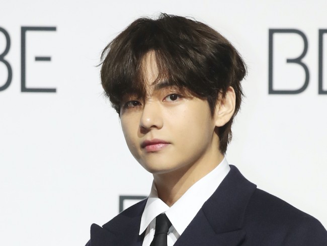 BTS V、除隊後の大量投稿にファン歓喜！ パク・ソジュンら仲良し