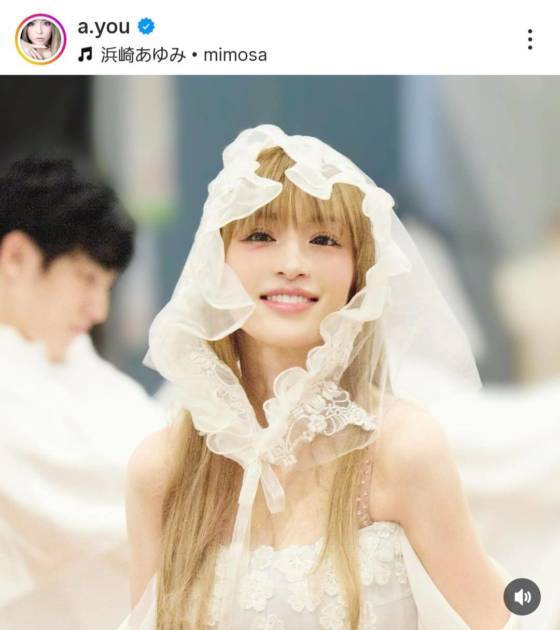 浜崎あゆみの多彩なヘアスタイルと白ドレス姿にファン歓喜