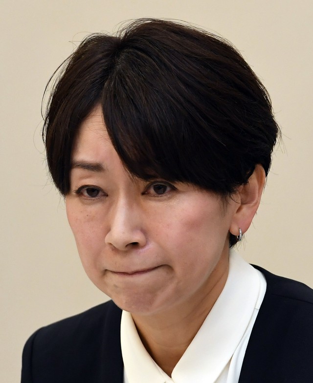国民民主党の両院議員総会にて、公認内定取り消しの決定を聞く山尾志桜里氏