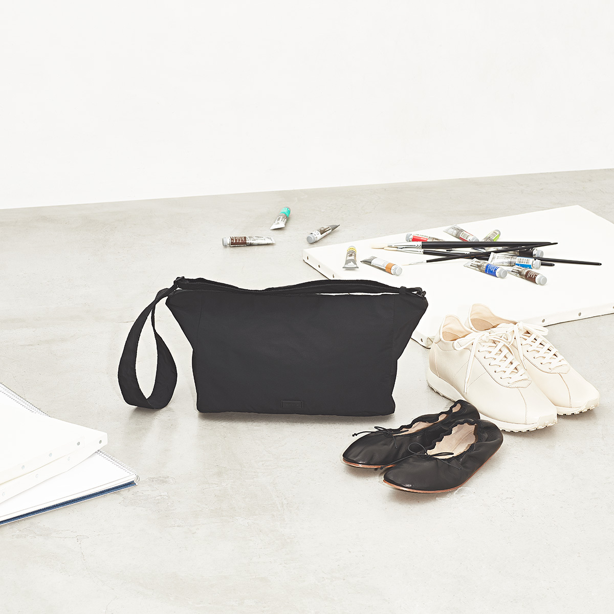 【さりげなく差をつける】THE ROW To Go スモール クロスボディ Large To Go Crossbody レザー製のバッグ ブラック – The Row