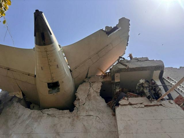 インド機が市街地に墜落　242人乗り「日本人の被害情報なし」