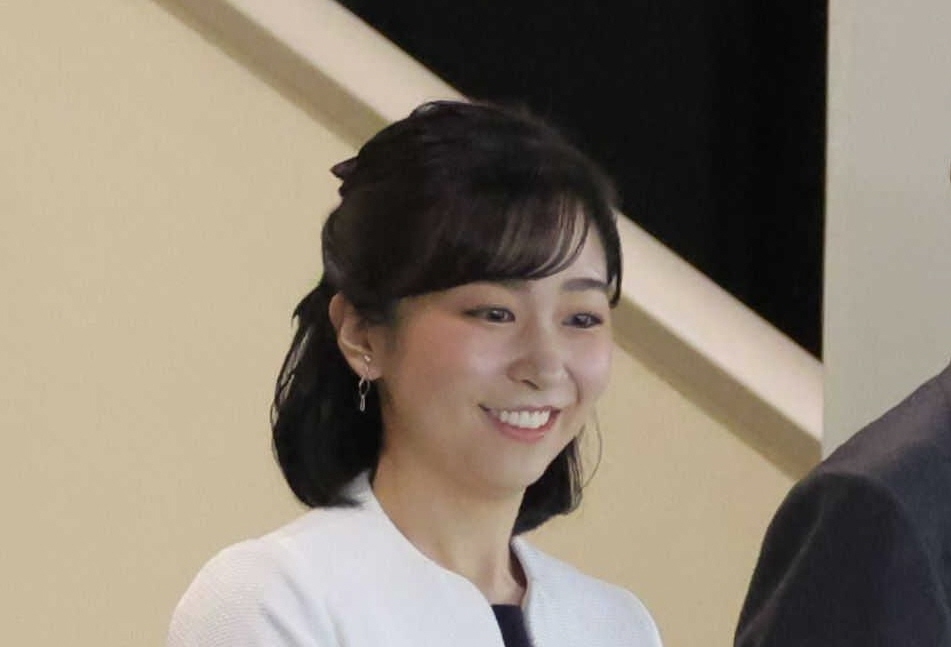ブラジル訪問中にViaggio Bluのカメリアプリントワンピースを着用される秋篠宮家次女・佳子さま
